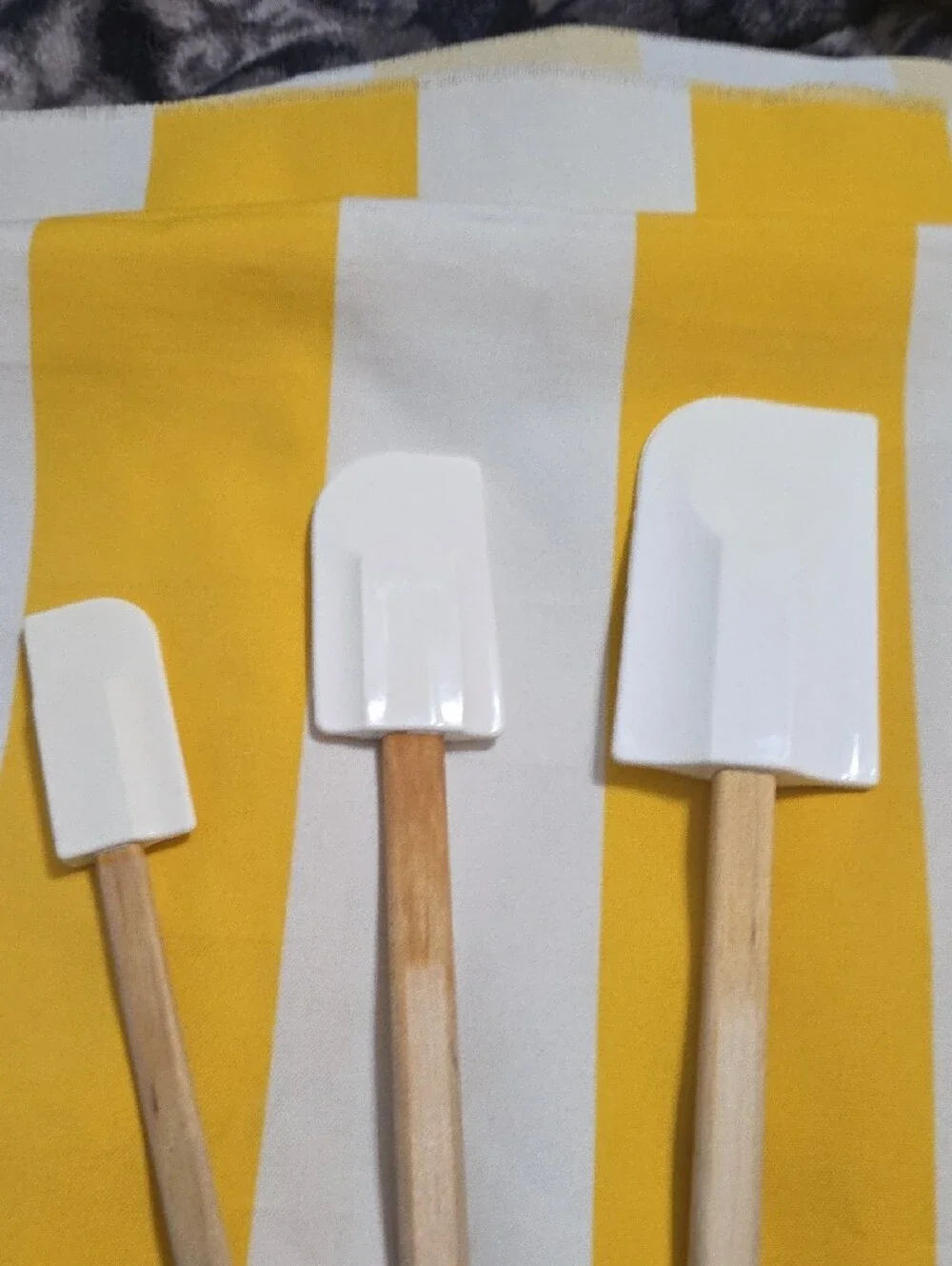 Le Creuset White Silicone and Wood Spatula Set - 3 Piece